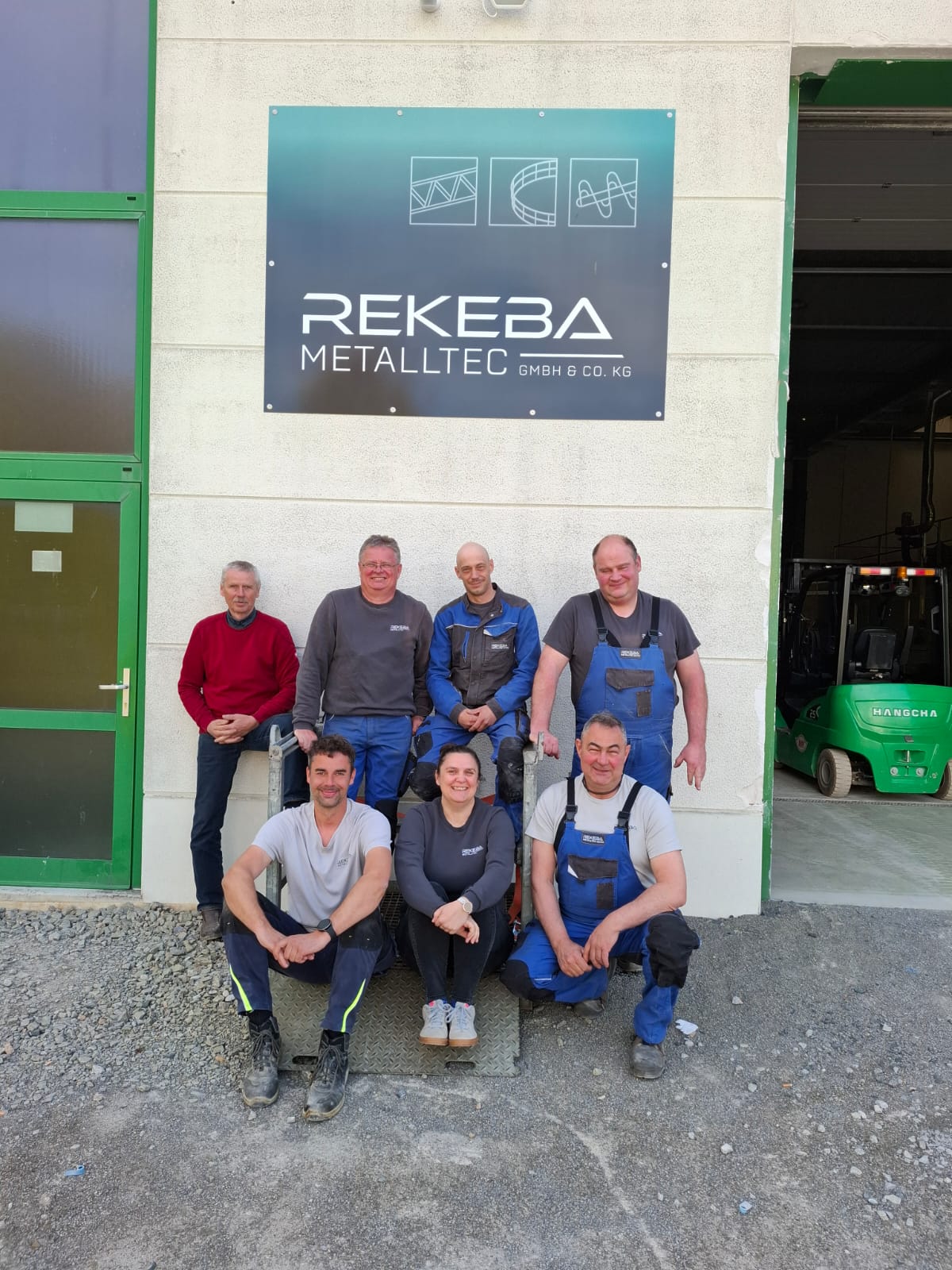 Das REKEBA Team vor der Halle in Mühlhausen